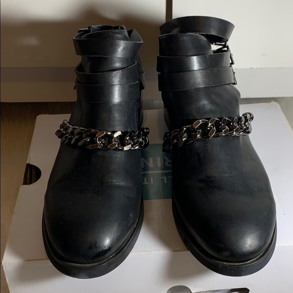 SHOES - Picture 2 of 4
